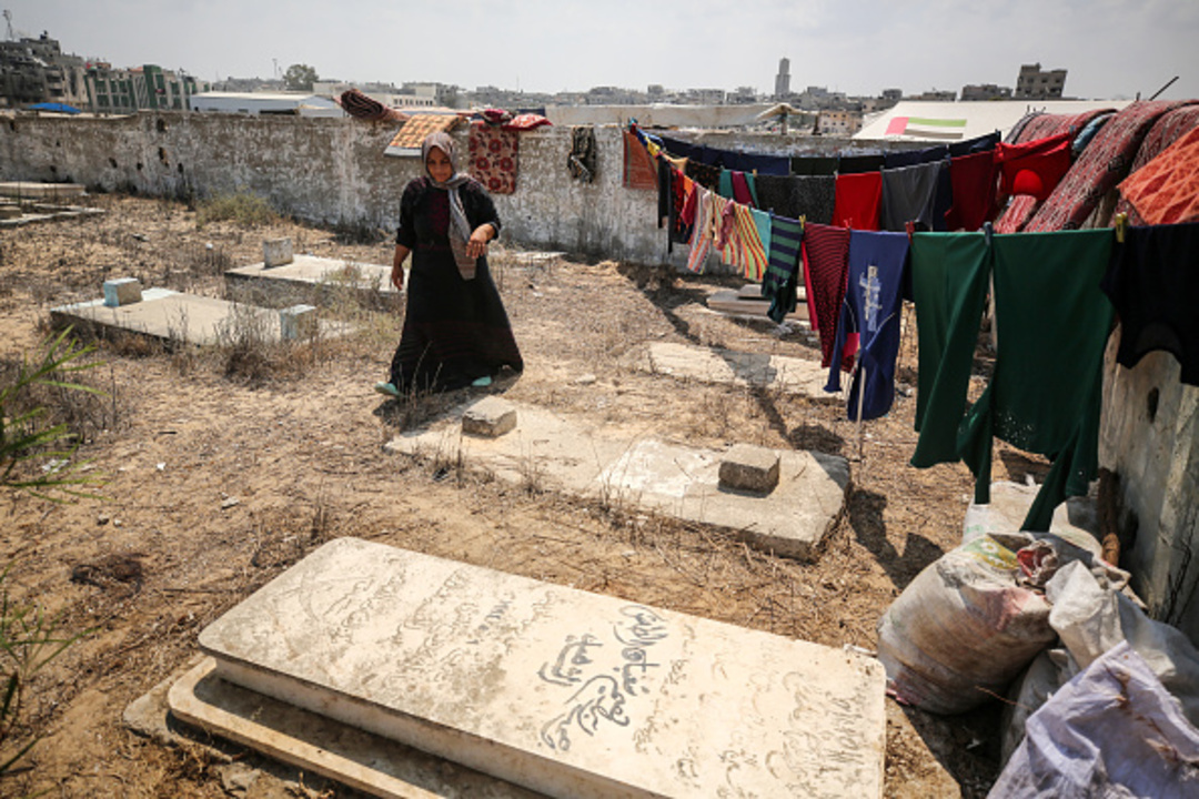 Displaced Palestinians Settle in Gaza Graveyards