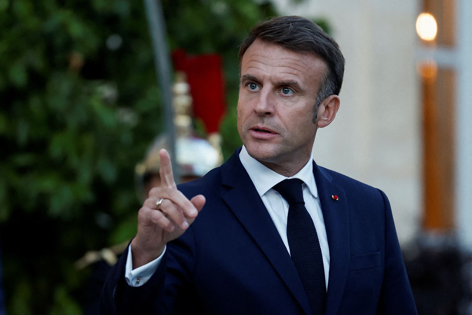 Macron Calls on States to Stop Weapons Supply to Israel