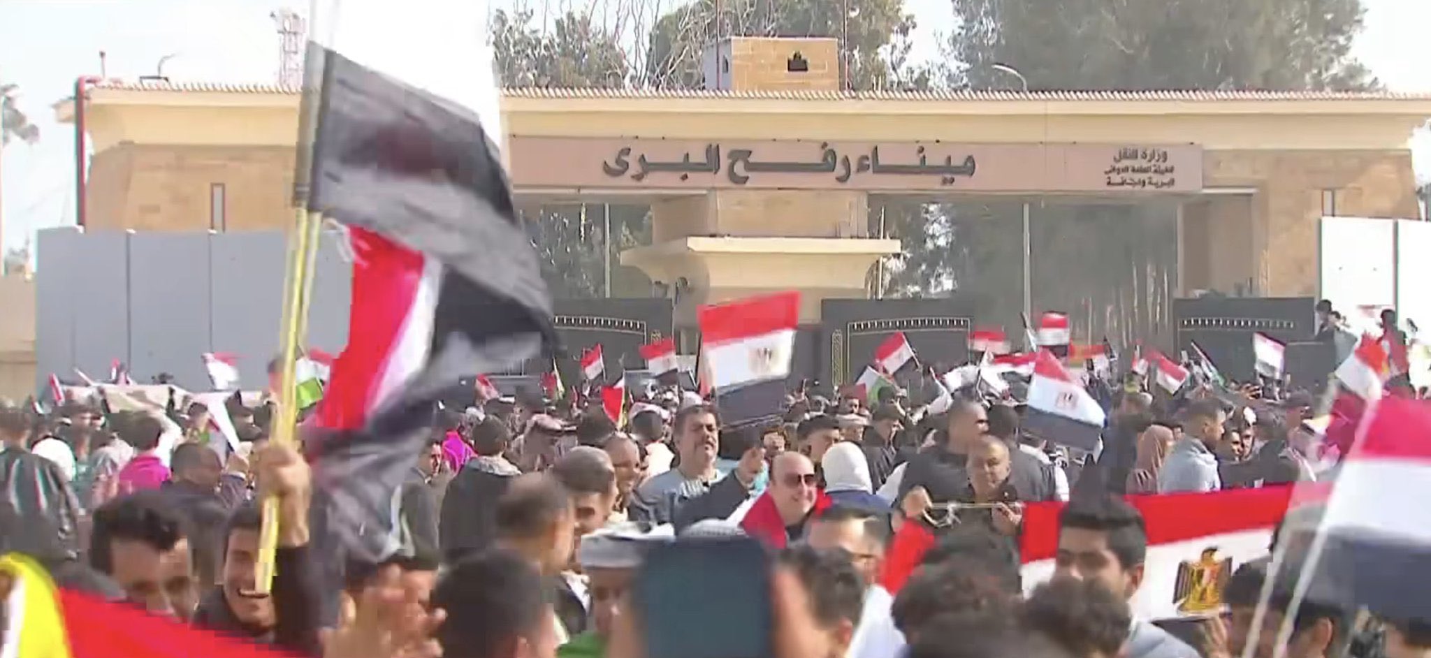 Thousands of Egyptians at Rafah Border Protest Trump’s Proposal