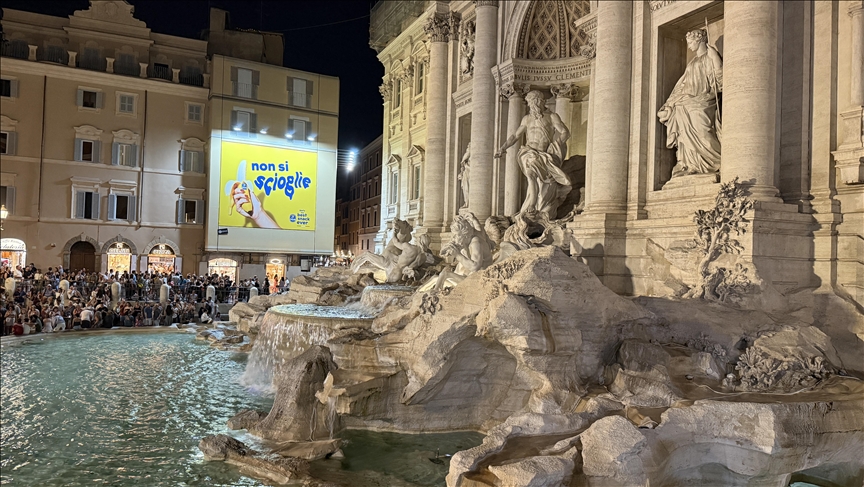 Rome Fountain Dim Lights For Gaza