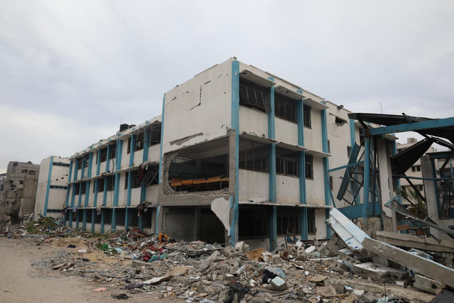 HRW: Israel Destroys 500 Schools in Gaza