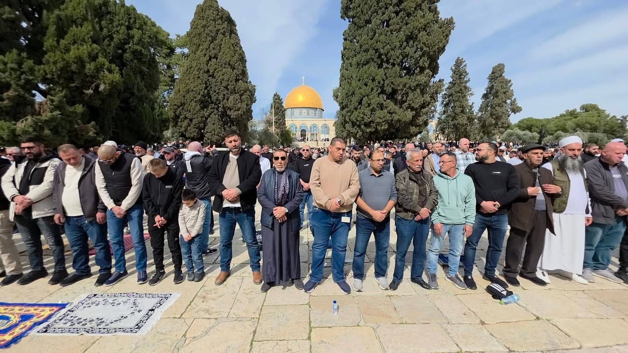 80K Make The Friday Prayers in Al Aqsa