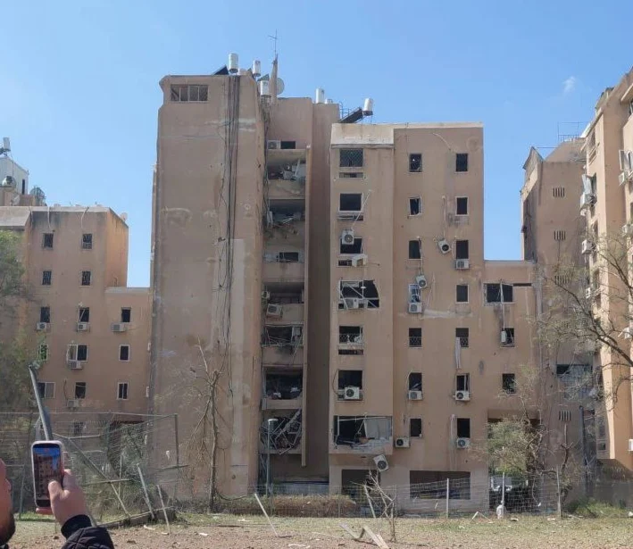 Iranian Strike Injures 17 Israelis in Beersheba