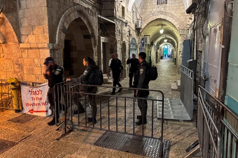 Israeli Soldiers Enforce Closure of Al Aqsa