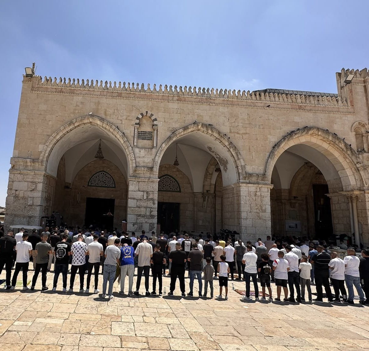 70,000 Perform The Friday Prayers in Al Aqsa