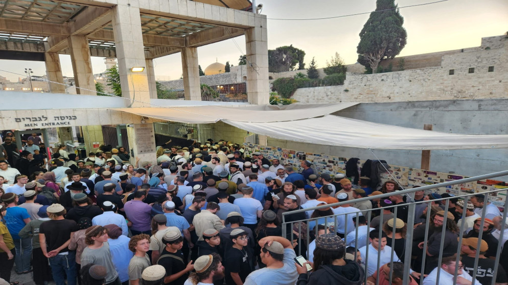 100s of Israeli Settlers Storm Al Aqsa Mosque