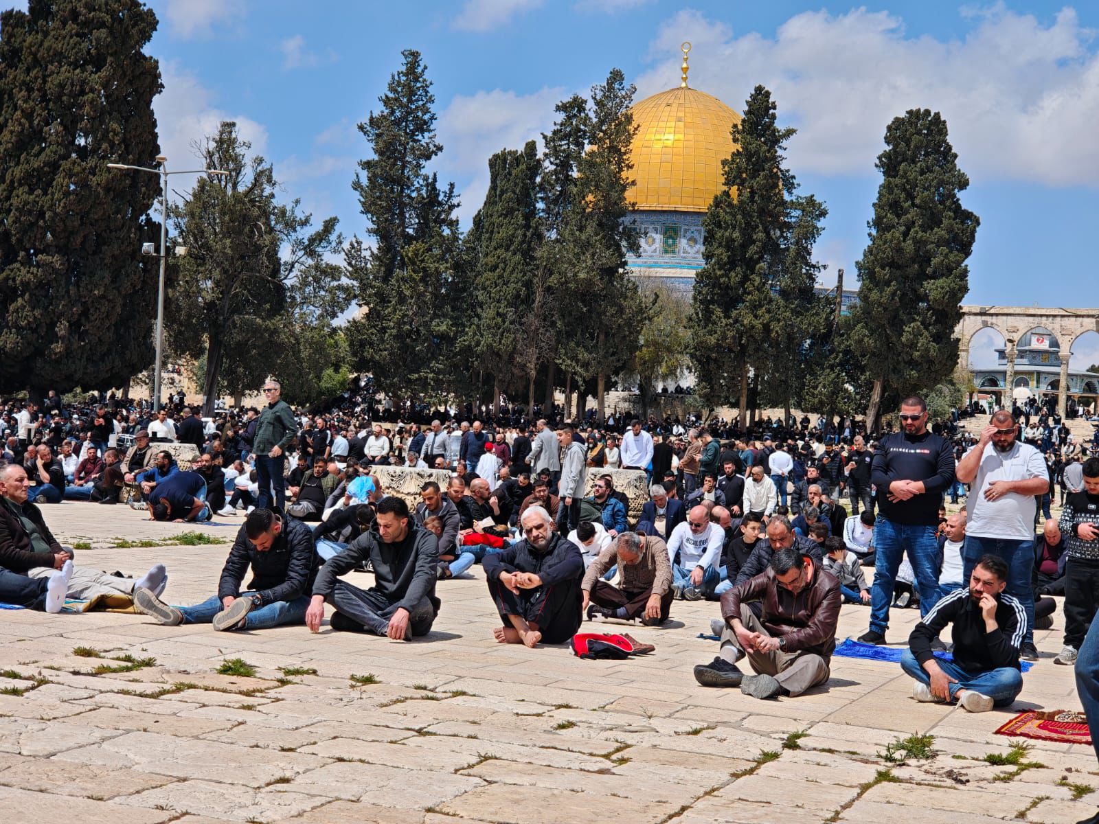 70,000 Perform The Friday Prayers in Al Aqsa