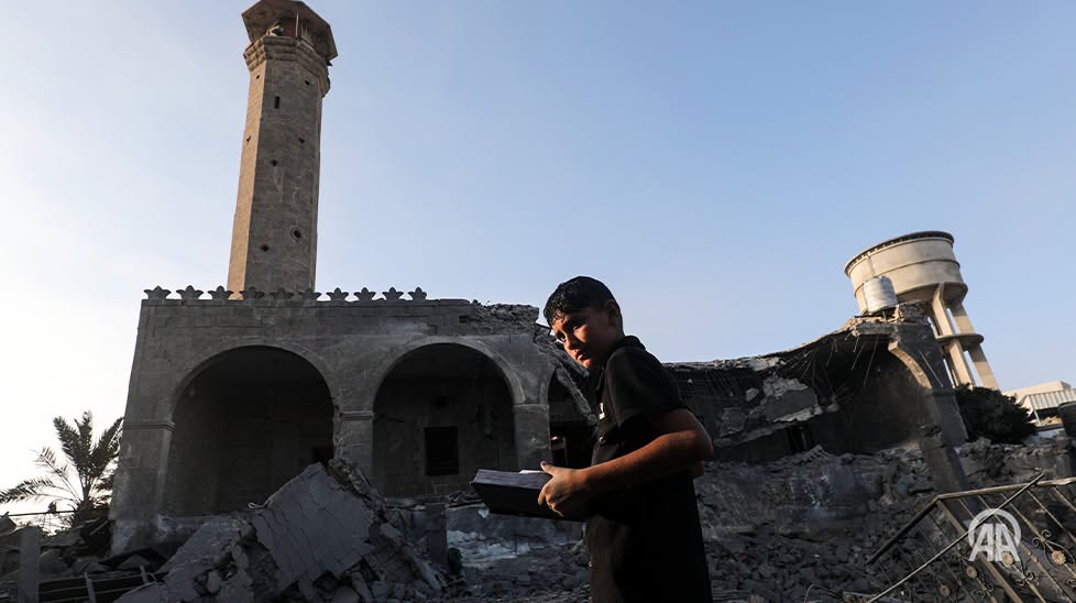 Volunteers Collect Stones From Destroyed Mosque To Rebuild it in The Future