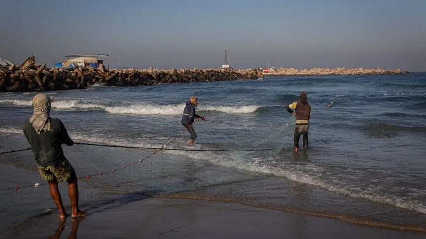 Israel Vessels Fire at Three Fishermen in Gaza
