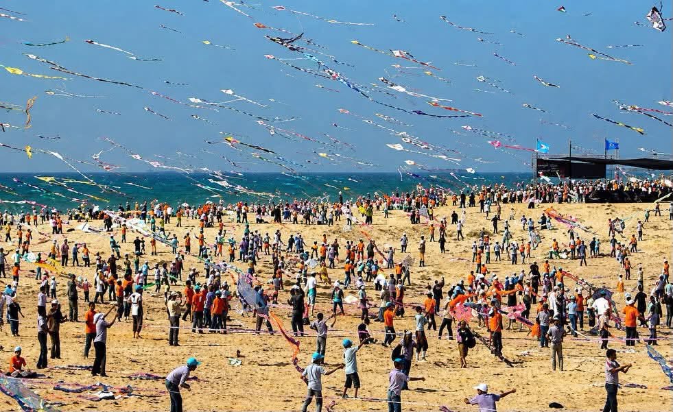 It Was The Largest Kite Flying in Gaza. The Year 2011