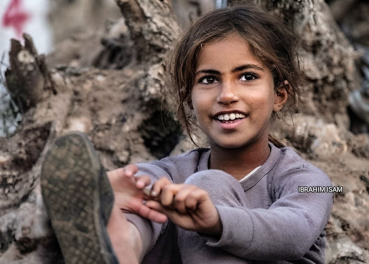 The Girl, The Smile and The Slipper