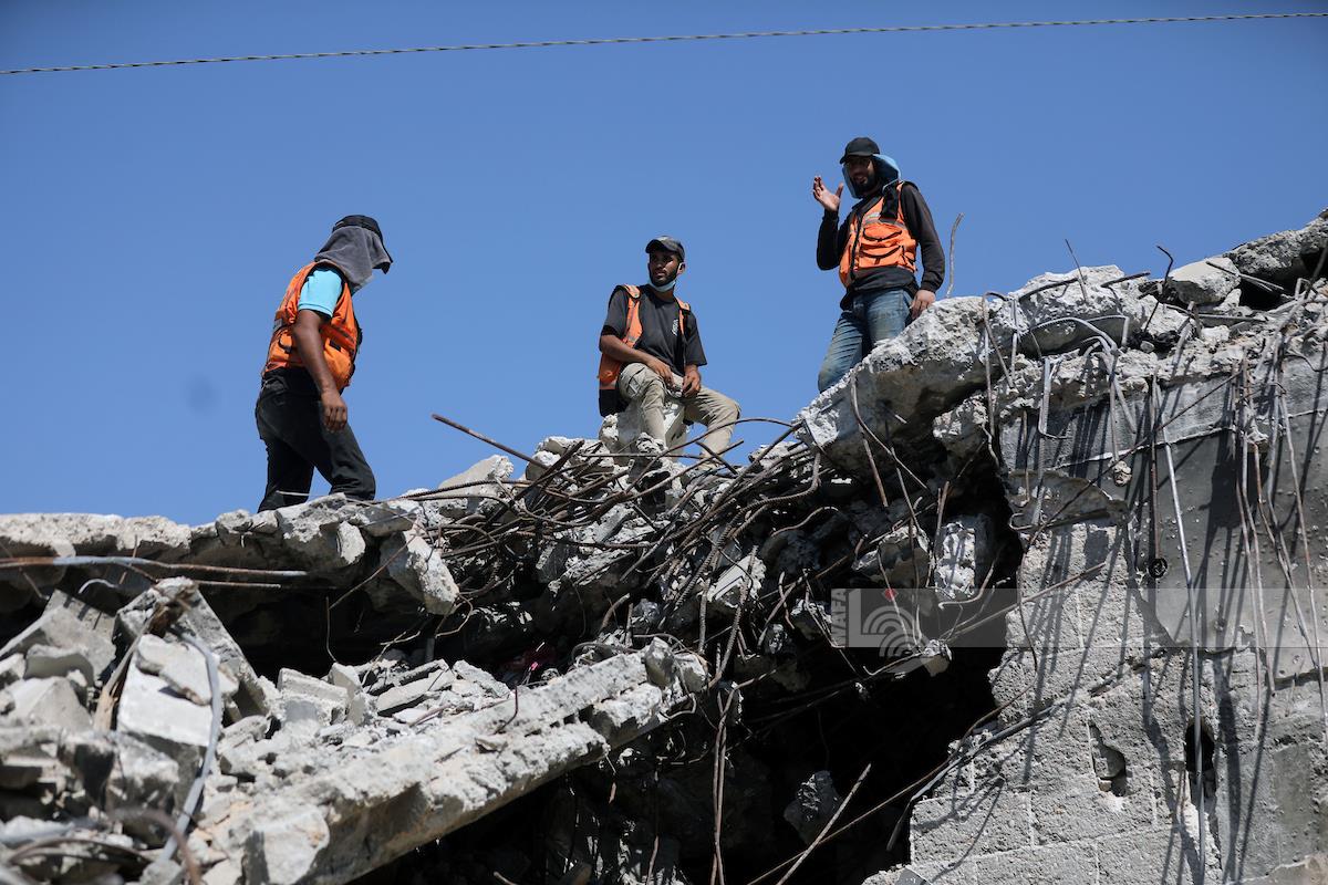 Civil Defense Recovers 55 Bodies Under Debris of Gaza Building