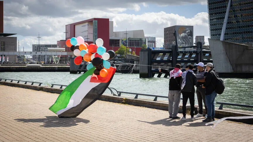 Kites Flown in 11 Dutch Cities For Kids in Gaza